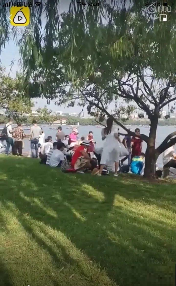 假期出门玩，遇到不文明行为，必须曝光！