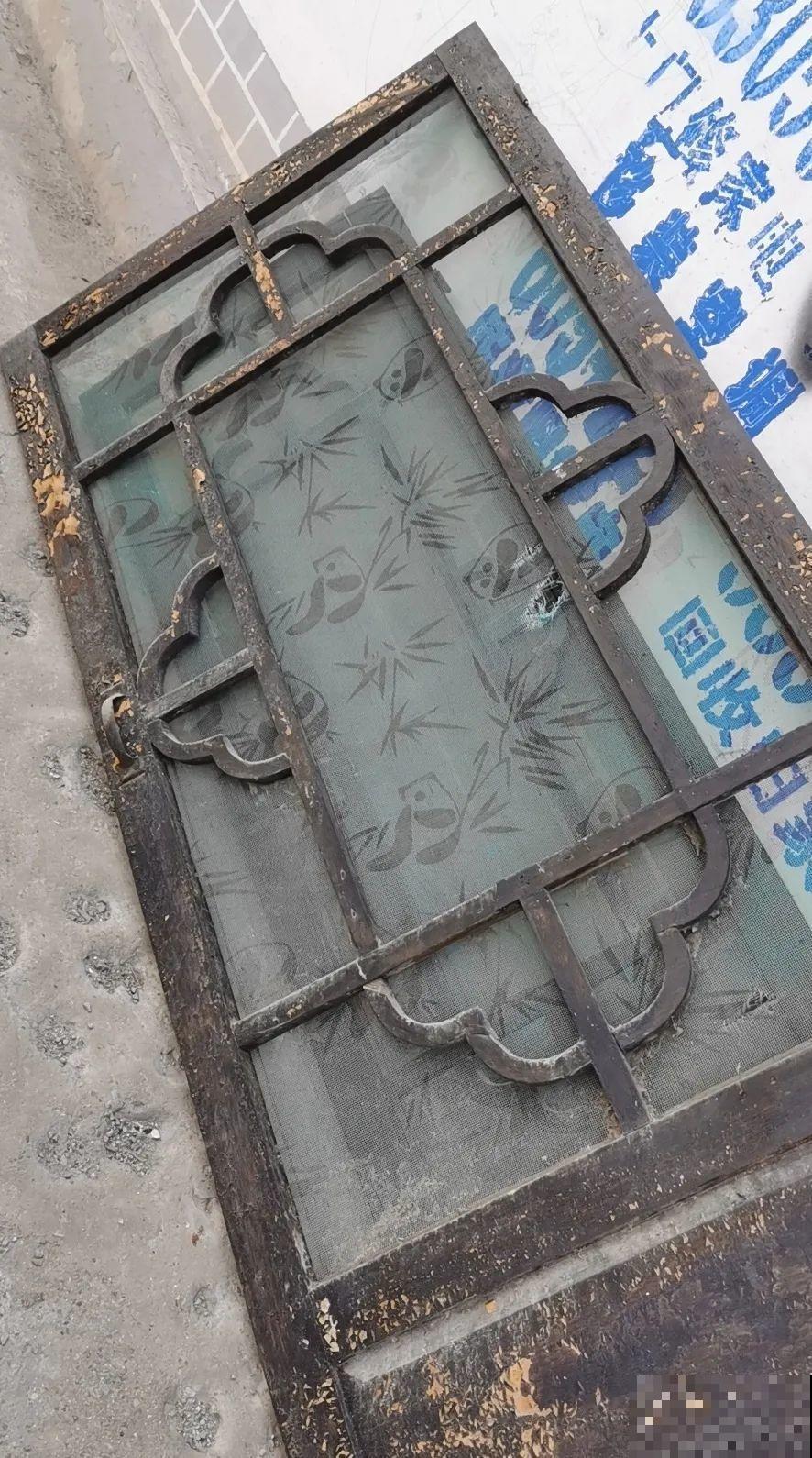 人家拆迁，我捡宝贝，花盆大缸……随便拿！