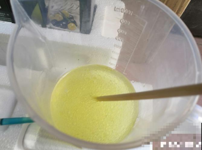 家里的花招了蚧壳虫，橄榄油加洗洁精，给花喷点效果好！