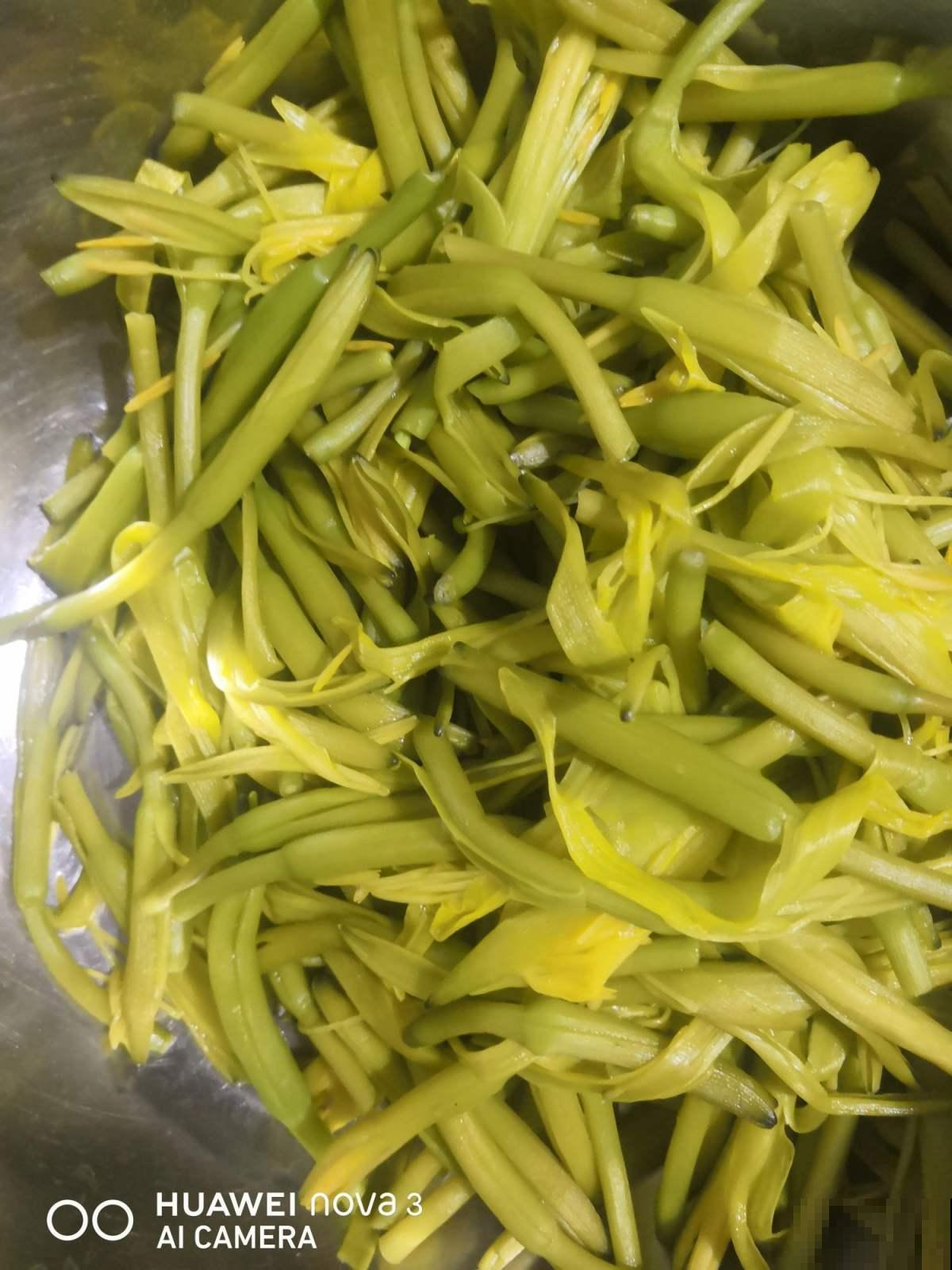 黄花菜不能吃？错了！很有可能你是把它们俩弄混了！