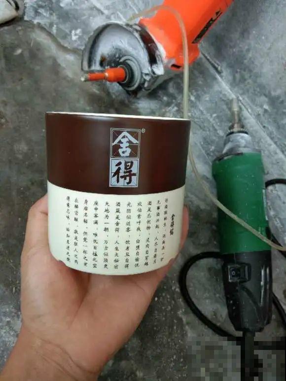 酒瓶子别丢掉,那可是种花神器,省了一笔买花钱 酒瓶子别丢掉,那可是种花神器,省了一笔买花钱