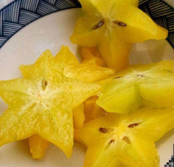 种盆杨桃摆阳台，造型别致，气味香甜，省下空气清新剂！