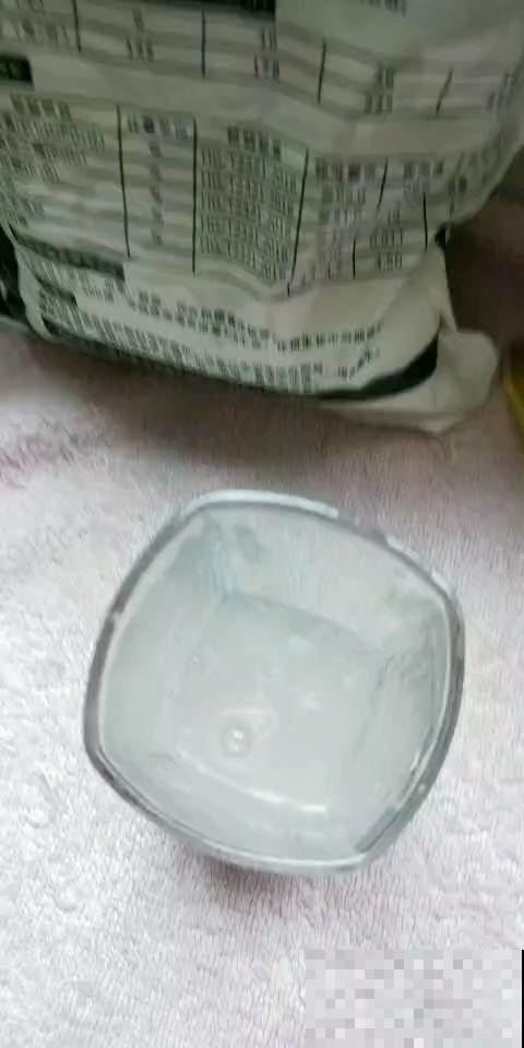 发黄的枕头滴点醋，浸泡20分钟，重新洁白如新