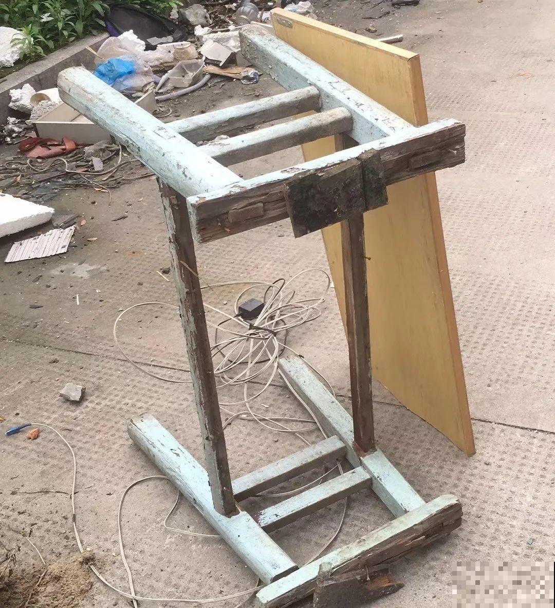 人家拆迁，我捡宝贝，花盆大缸……随便拿！