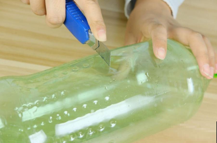 塑料瓶的5个妙用，每个都能征服你，请叫它“万能小帮手”！