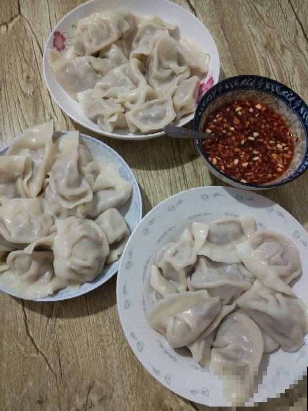 煮饺子的时候，锅里加点盐，煮完不破皮