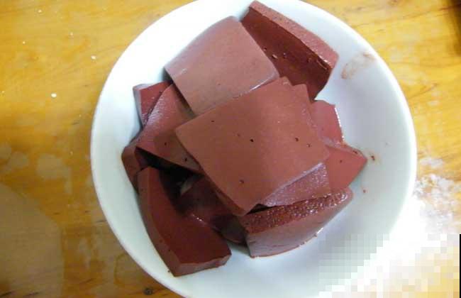 猪血市场鱼龙混杂，记住3个要点，才能挑到好猪血