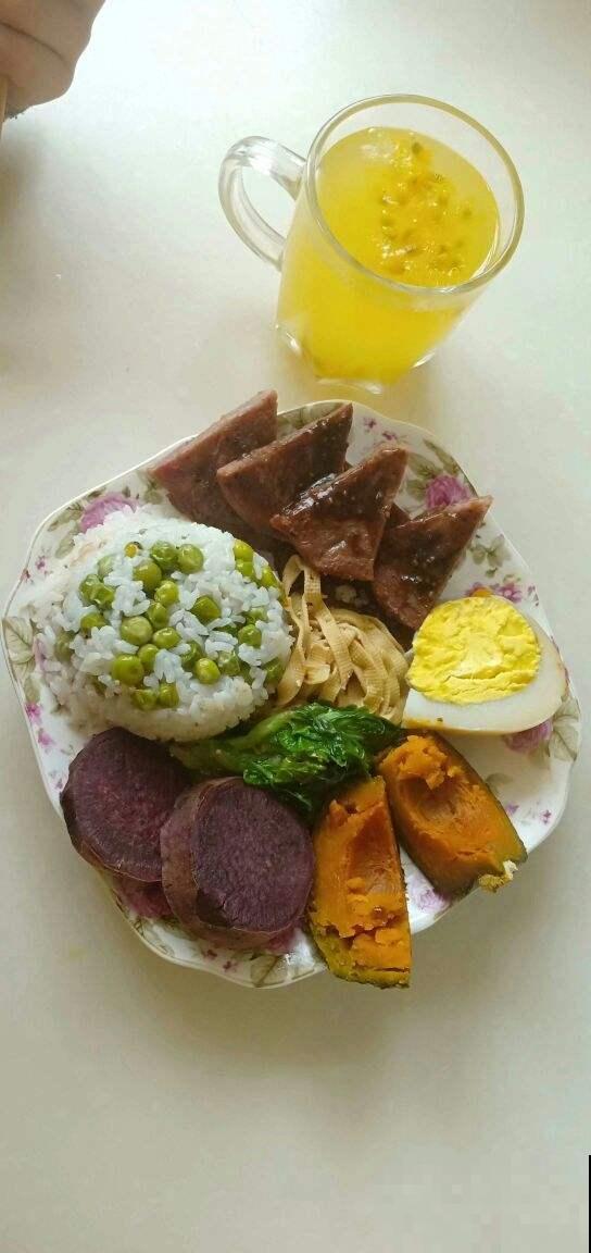 下饺子要细心，锅里加一样东西，不粘锅还劲道