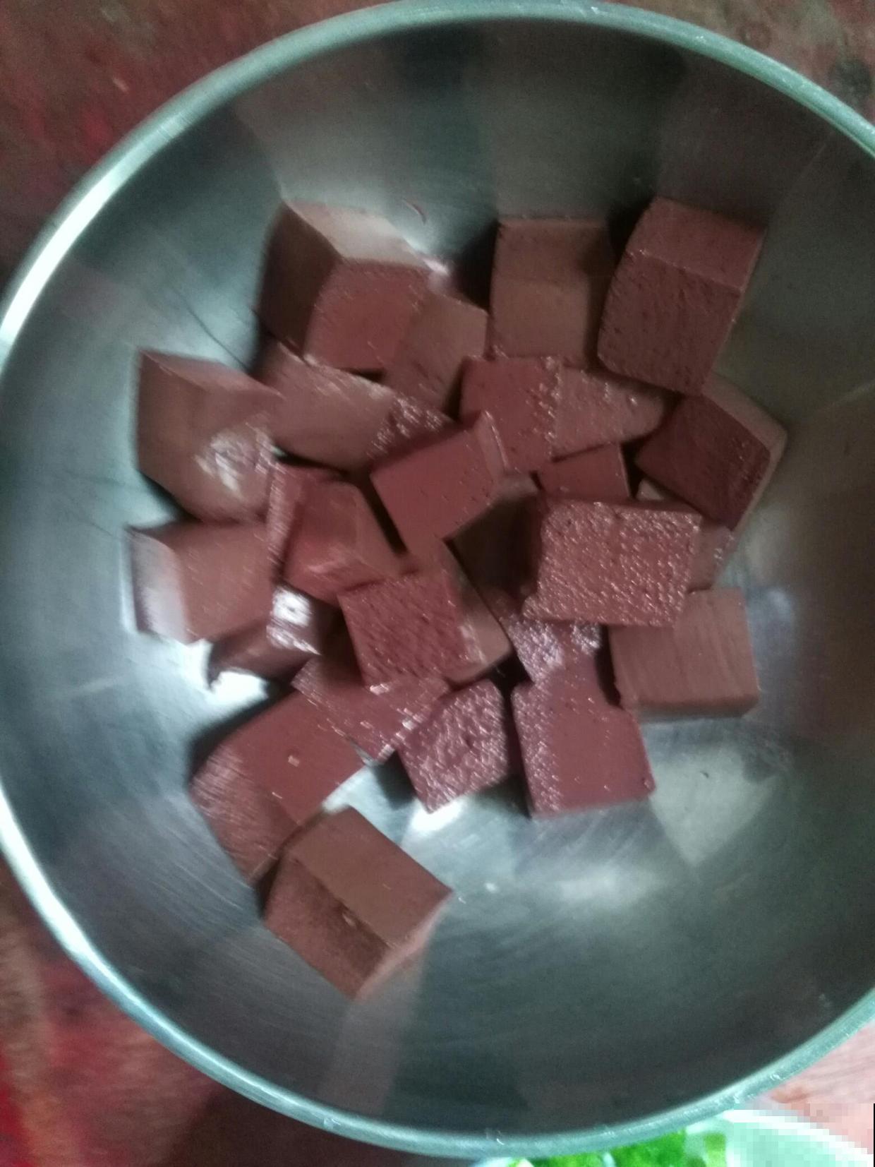 猪血市场鱼龙混杂，记住3个要点，才能挑到好猪血