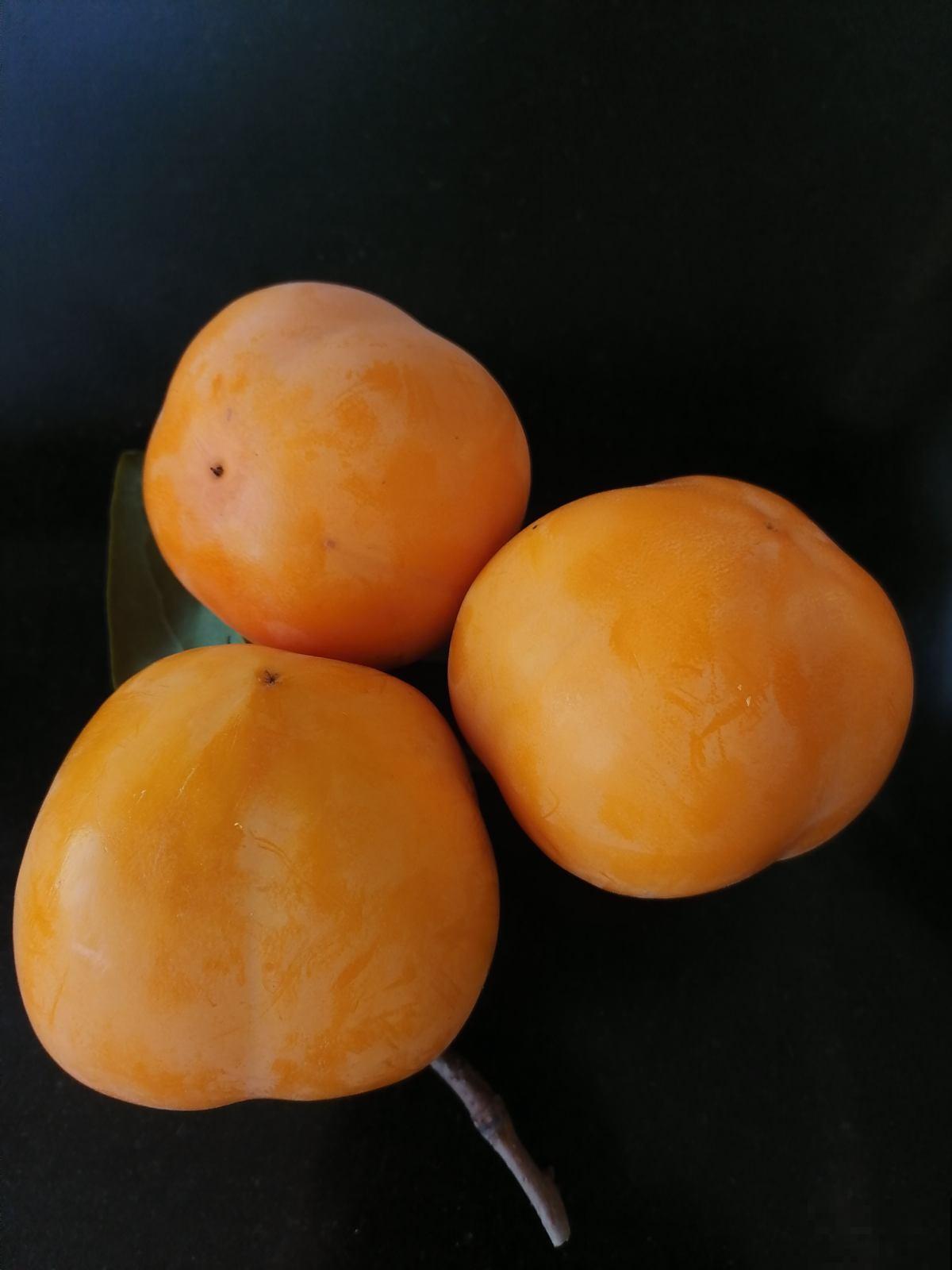 生柿子太涩不能吃，加点白酒捂一捂，两天就能吃