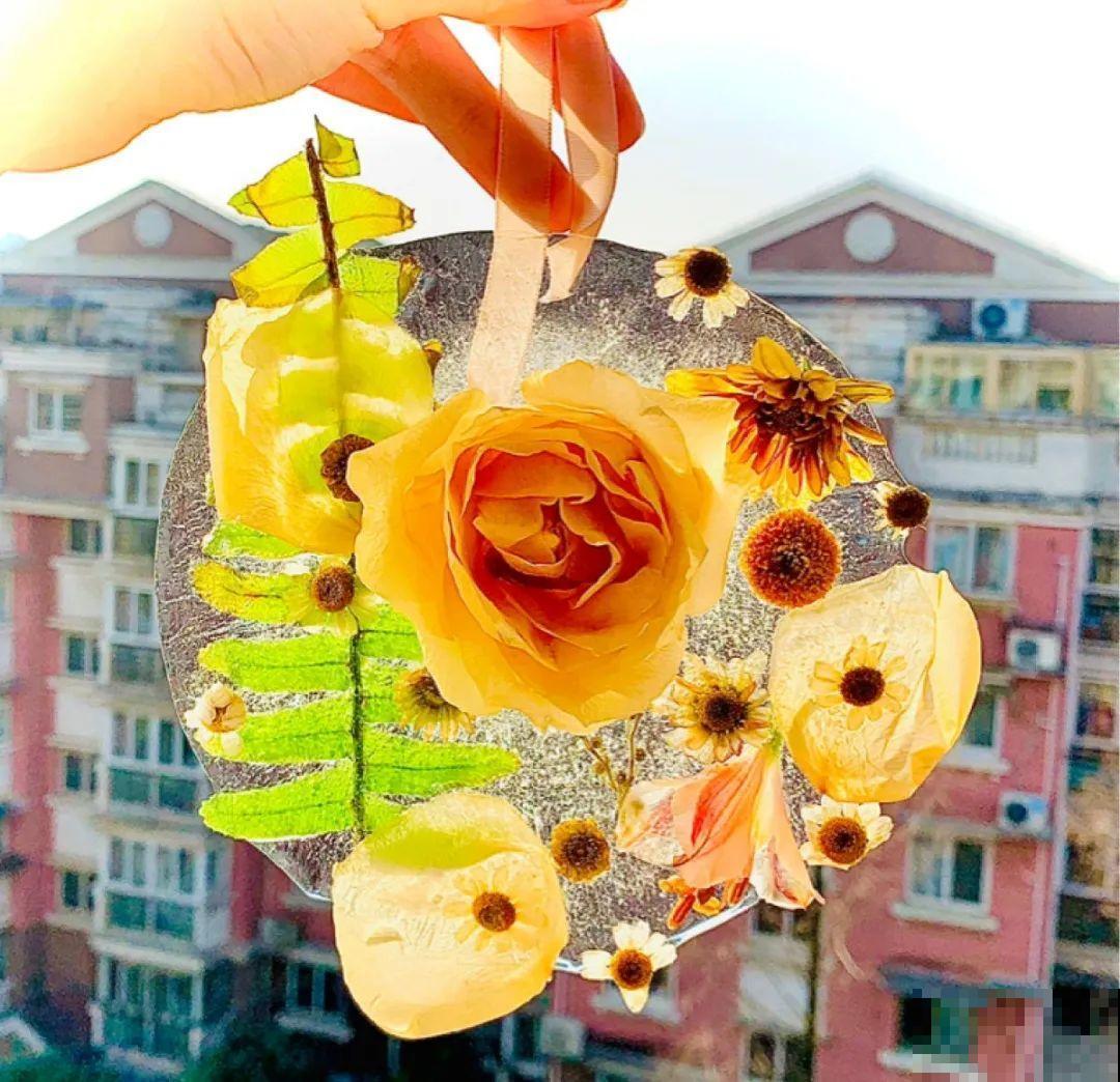 水里摆上花朵，室外冻一冻，简直美翻了！