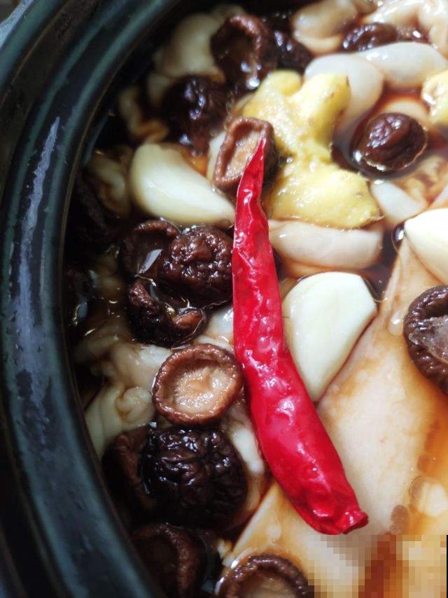 做饭要少吃盐，控制钠含量超标，才能吃的健康