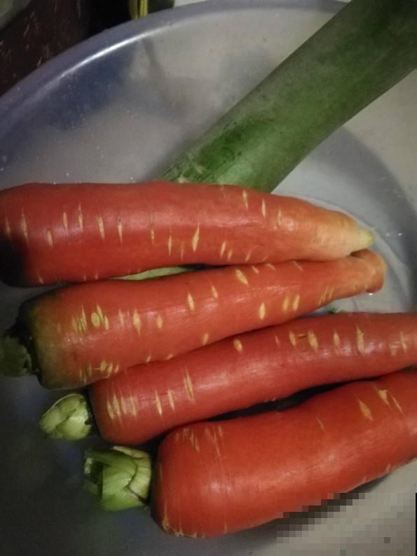 冬天买菜有窍门，常见的两种蔬菜，长个心眼才能挑到好菜