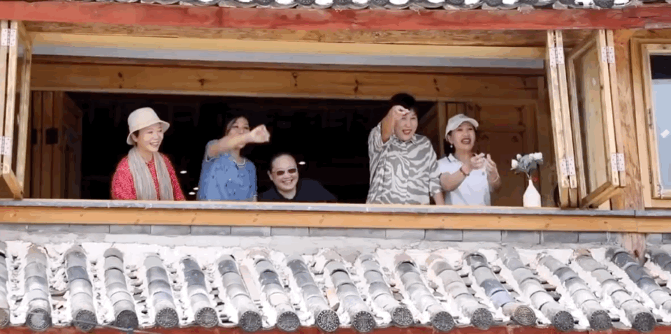 5位单身女性抱团养老，每天都是诗和远方，太那个羡慕了！