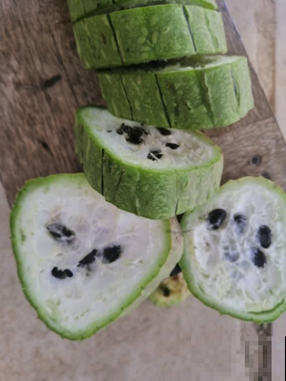 农村丝瓜越老越“值钱”，别只用来洗碗，还有好多用途