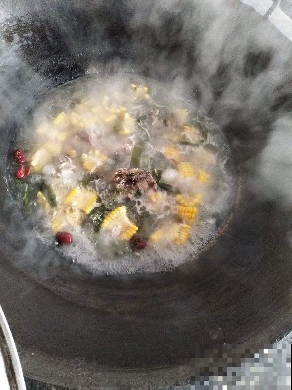 煮汤时的白色浮沫，到底能不能喝，看完你就知道