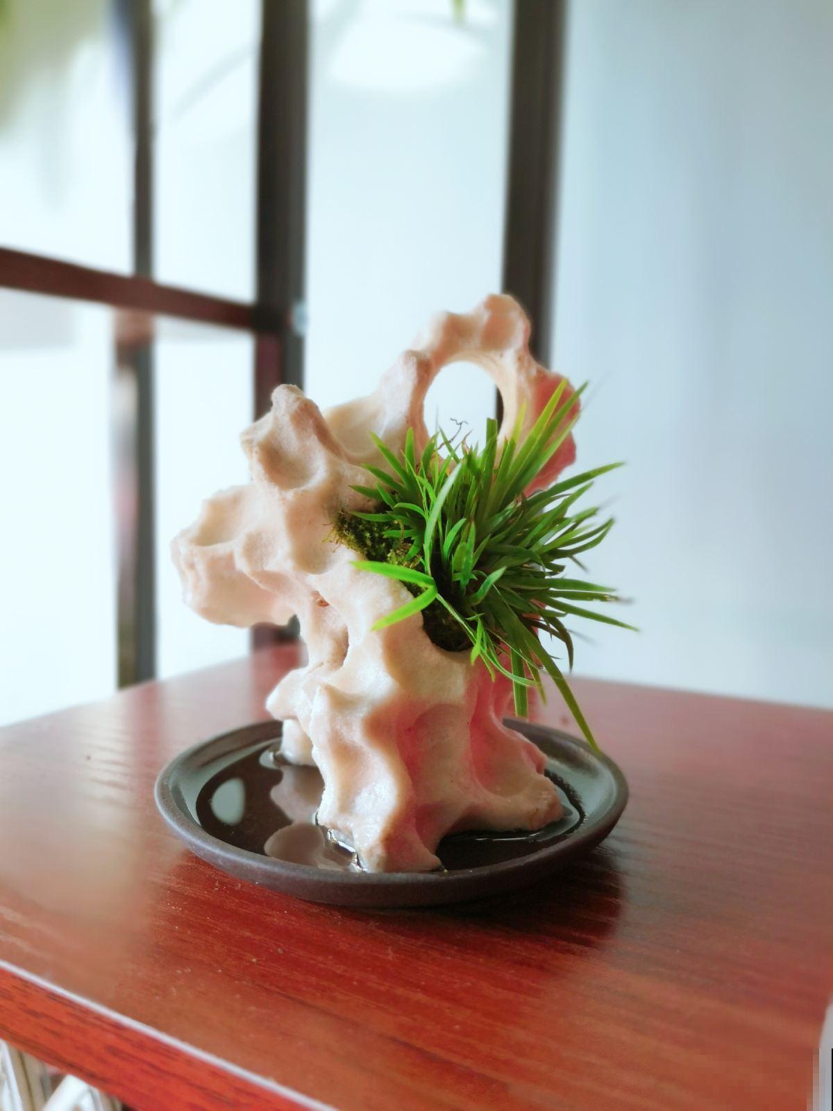 缝隙灰尘太多，只要一个静电棒就搞定，10块钱能买俩！