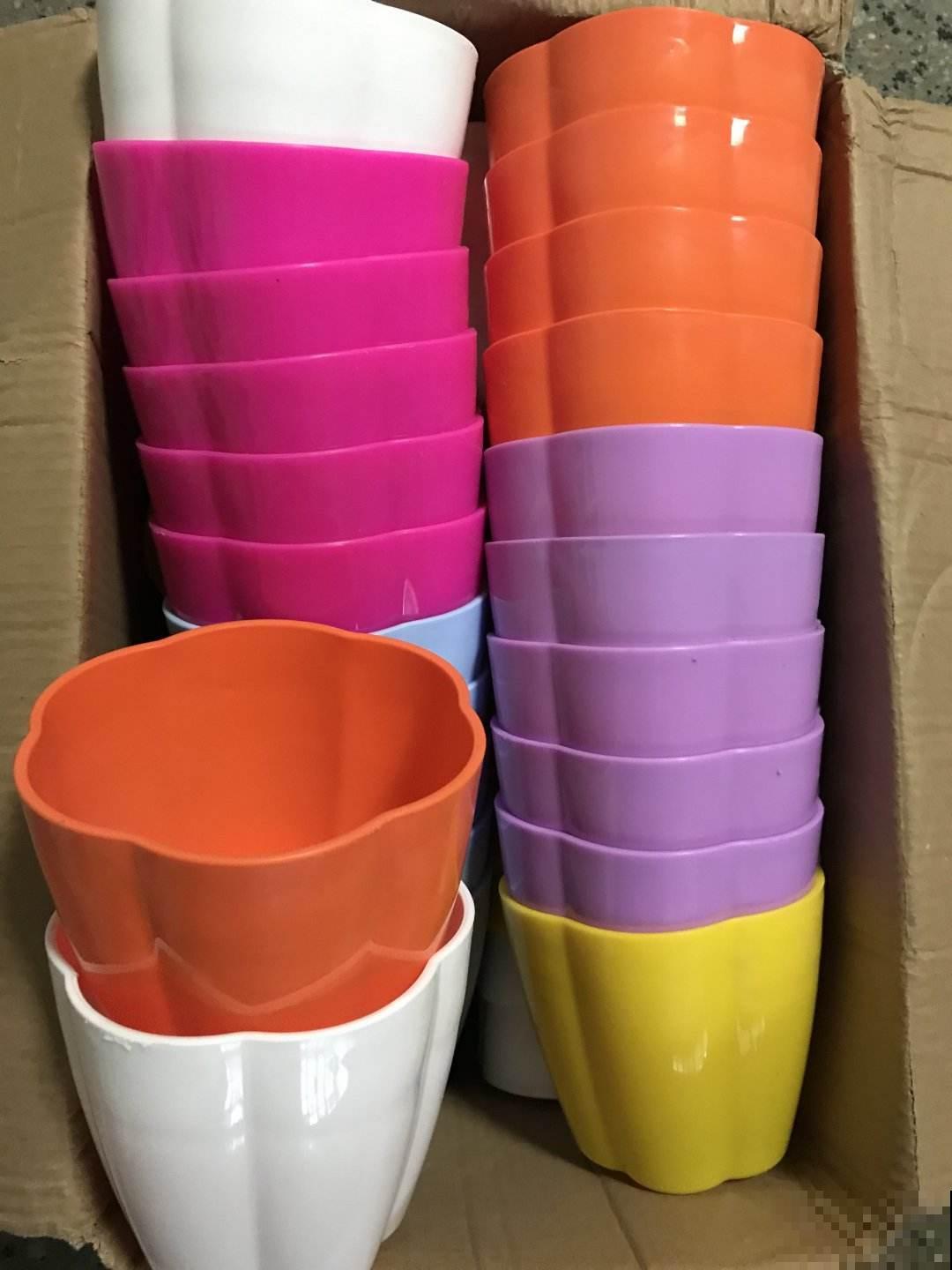 养花选盆很重要,选得正确,花才能长得旺盛 养花选盆很重要,选得正确,花才能长得旺盛