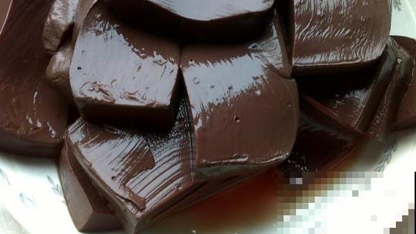 猪血市场鱼龙混杂，记住3个要点，才能挑到好猪血