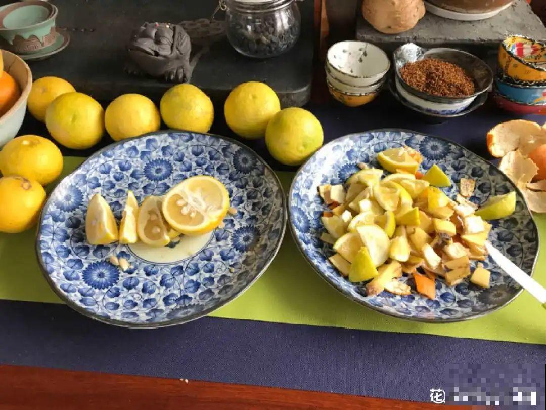 山上松果掉了一地,捡回家一袋子,拿来养花透气性超 山上松果掉了一地,捡回家一袋子,拿来养花透气性超