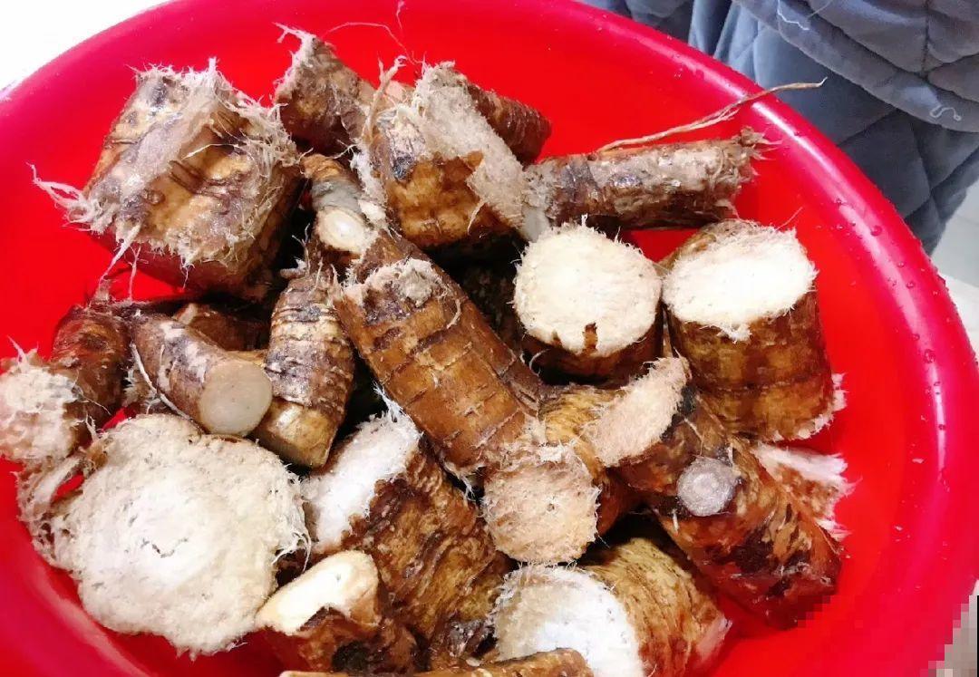 8种草是下火草药，农村最多，城市少见
