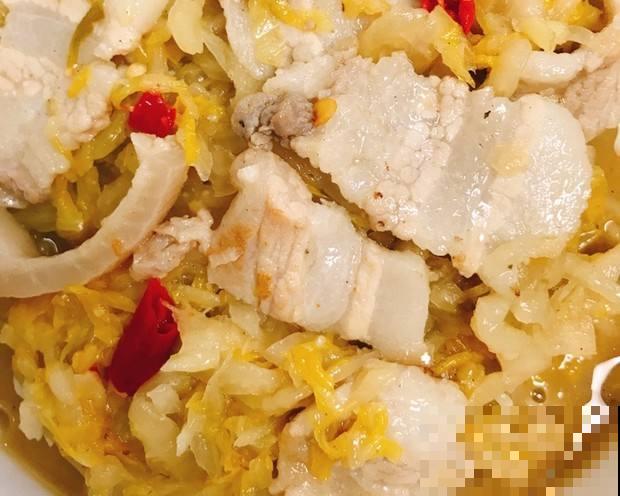 开胃的酸菜，腌制起来特简单，但要注意“2要点”，才不会腐败