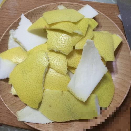 吃剩的柚子皮千万别扔！用来养花，效果比花肥还好！