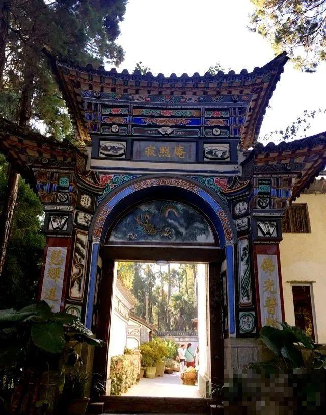 山上的尼姑庵，只养花不烧香，看完想出家