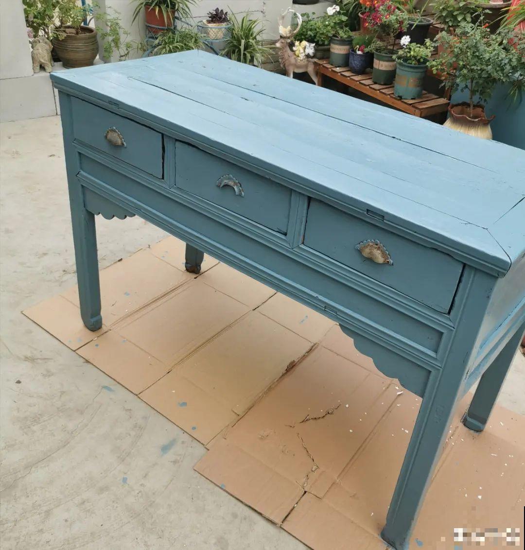 路边别人丢的大花盆，看着眼馋，好想捡回家