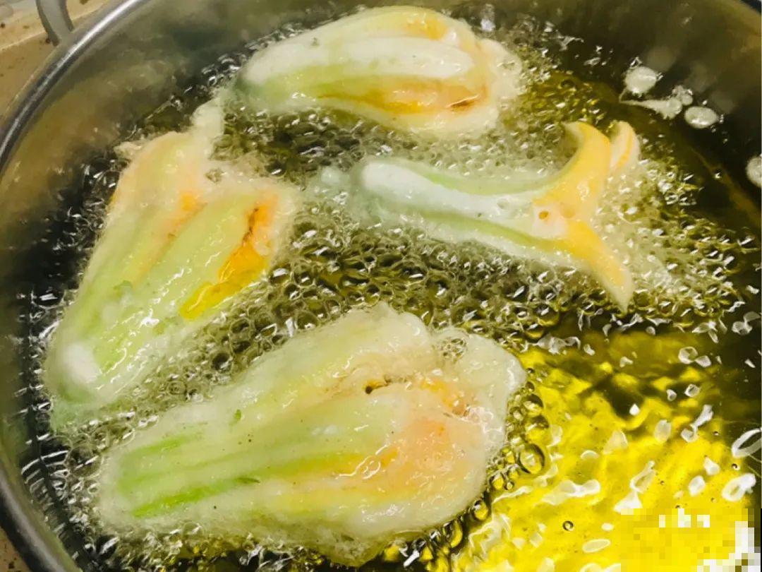 香飘飘的花,吃一口满嘴花香,再不吃就没了 香飘飘的花,吃一口满嘴花香,再不吃就没了