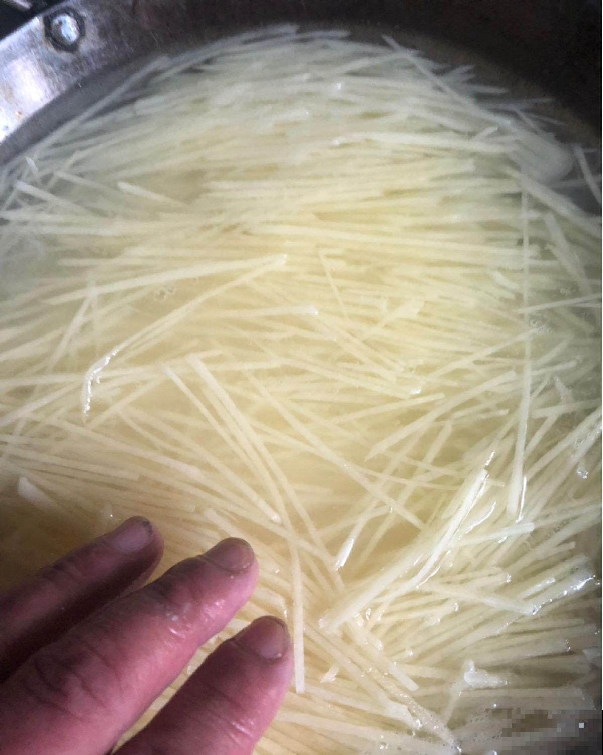 家里这些水不要随便倒掉，用来养花有奇效，废物利用花还长得旺！