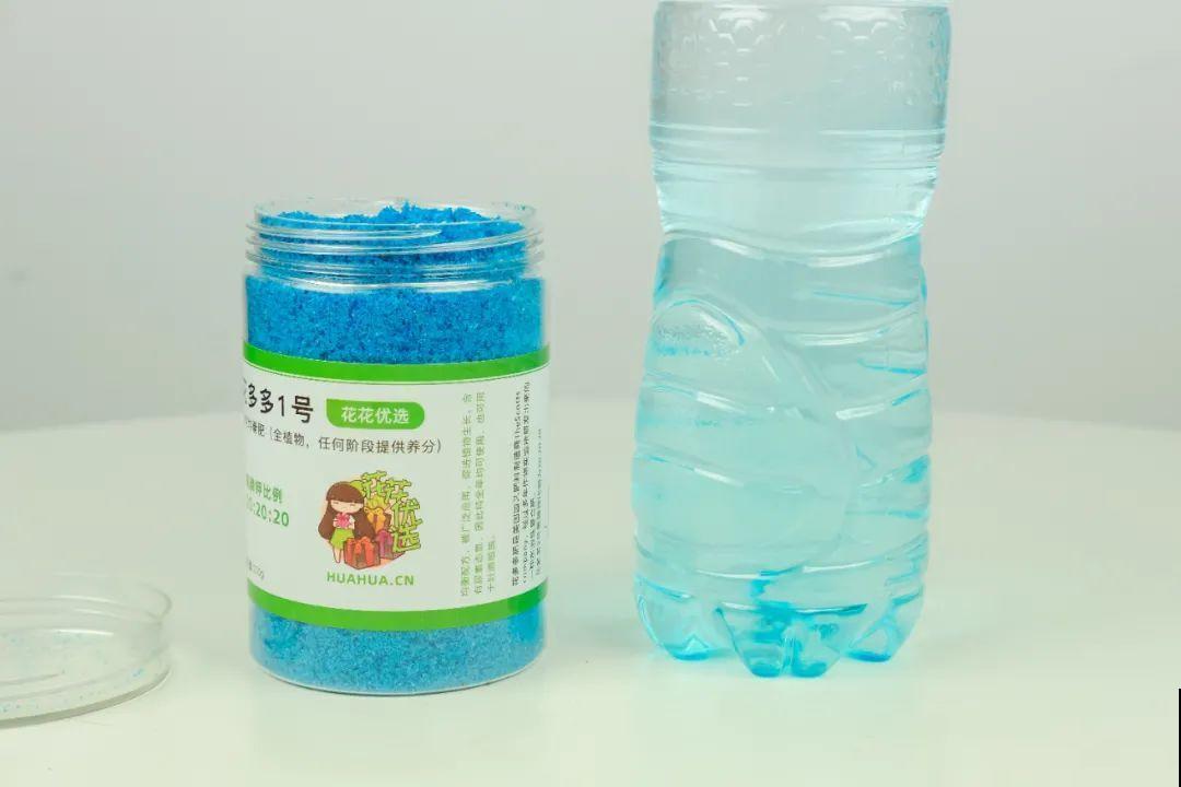 给花浇水掺点白醋，植物根比萝卜还粗，健壮不黄叶