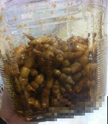 地里挖出一把块茎，长得像是白蚕，脆脆的特好