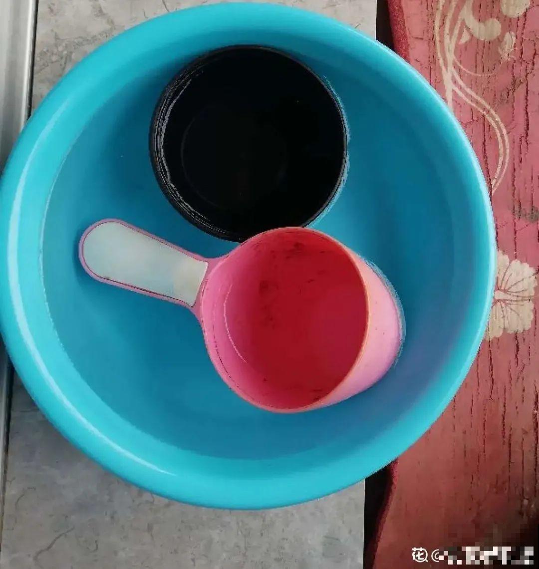 给花浇水掺点白醋，植物根比萝卜还粗，健壮不黄叶