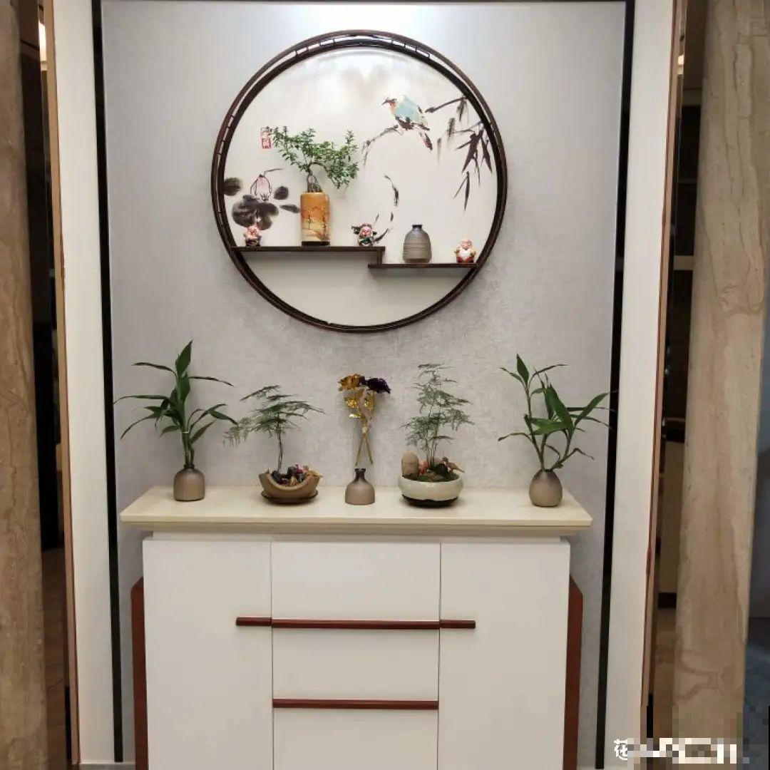 适合大门口养的花，开花时间要长，开花也要大气