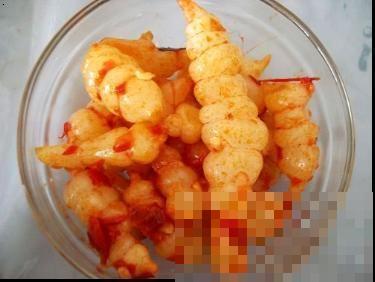 地里挖出一把块茎，长得像是白蚕，脆脆的特好