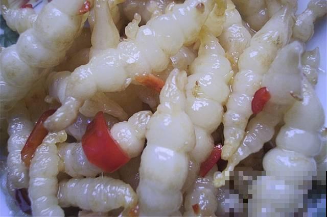 地里挖出一把块茎，长得像是白蚕，脆脆的特好