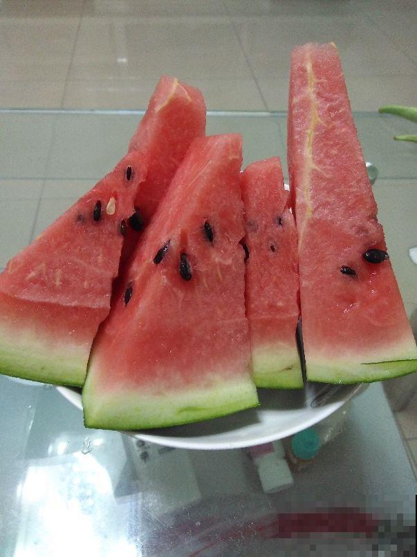 买西瓜还只会敲？用这3种方法，挑走全场最甜西瓜