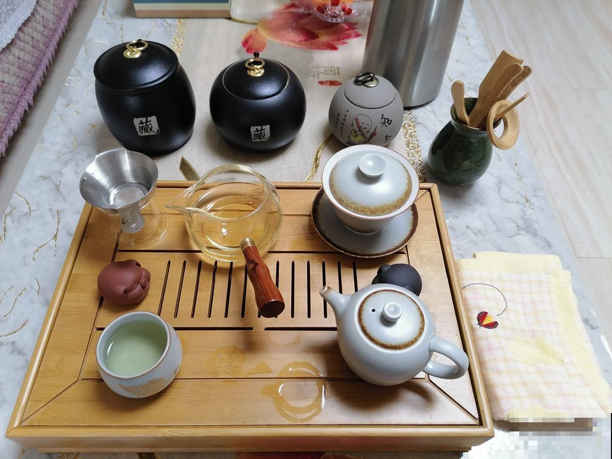 夏天天气热，不如在家喝点茶，解渴还消暑