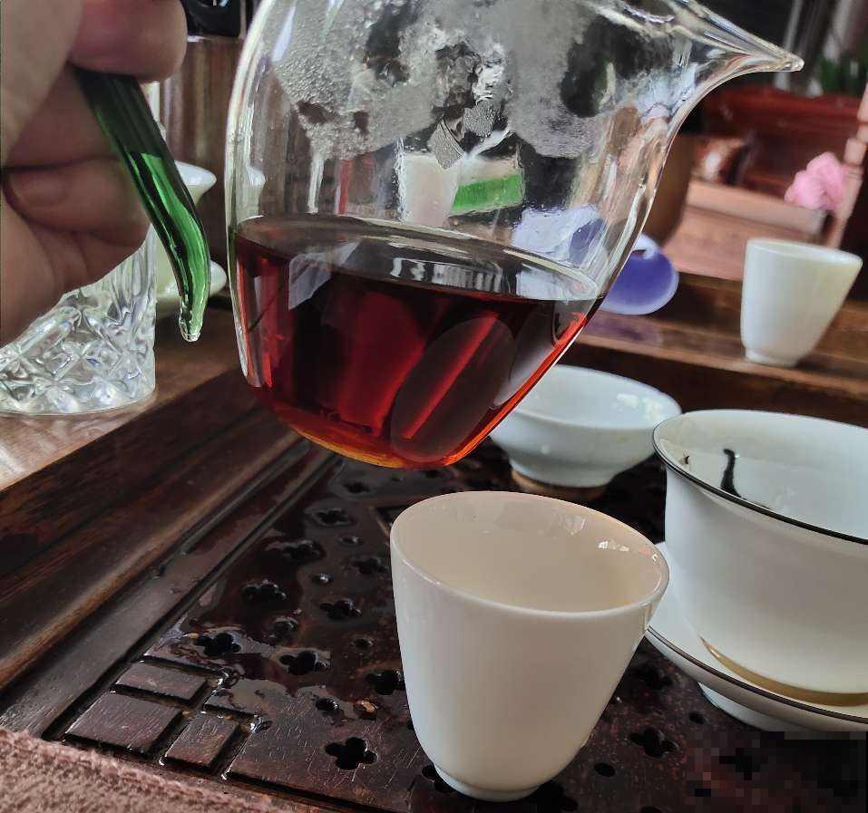 夏天天气热，不如在家喝点茶，解渴还消暑