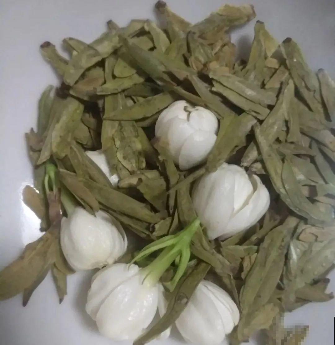 家门口的木槿花，裹上面炸一炸，外酥里嫩香喷喷