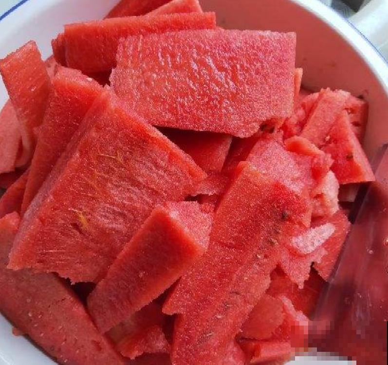 夏季水果丰富，适当多吃这4种，补充维C水分充足