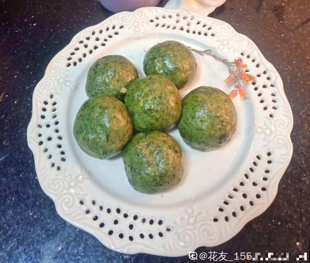 路边不起眼的草,种院子里用处大,还能清热降暑气 路边不起眼的草,种院子里用处大,还能清热降暑气