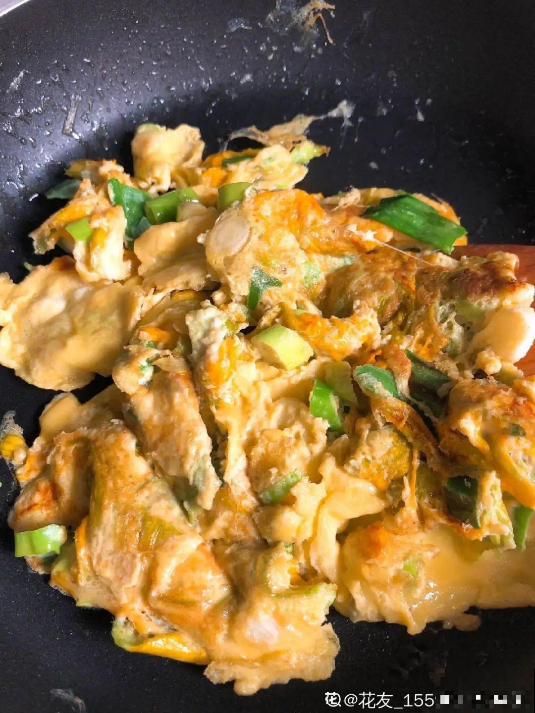 家门口的木槿花，裹上面炸一炸，外酥里嫩香喷喷