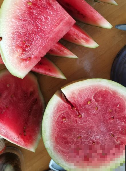 买西瓜还只会敲？用这3种方法，挑走全场最甜西瓜