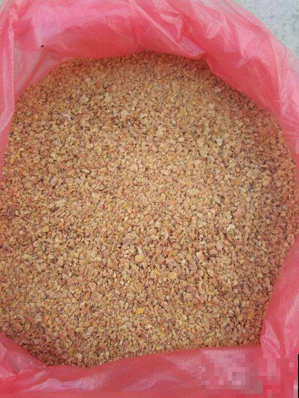 农村常见的饲料，拿来养花，枝叶特健壮