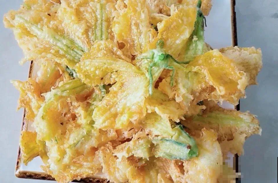 家门口的木槿花，裹上面炸一炸，外酥里嫩香喷喷