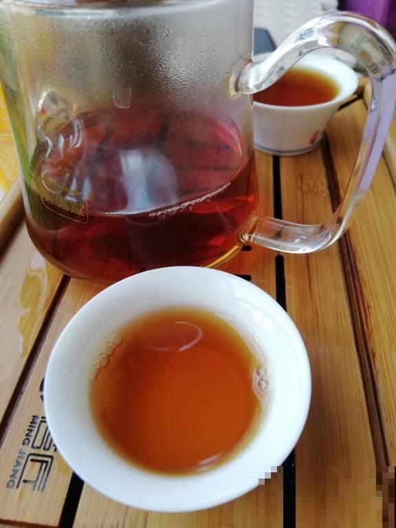 夏天天气热，不如在家喝点茶，解渴还消暑