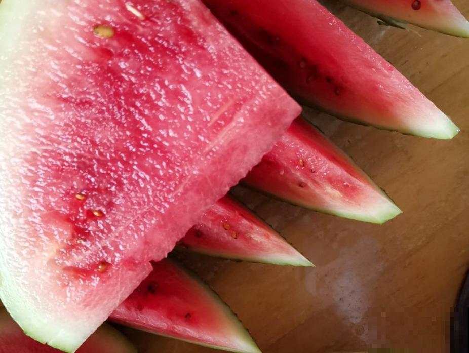 夏季水果丰富，适当多吃这4种，补充维C水分充足