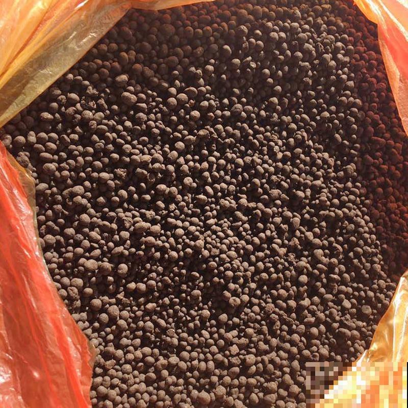 农村常见的饲料，拿来养花，枝叶特健壮